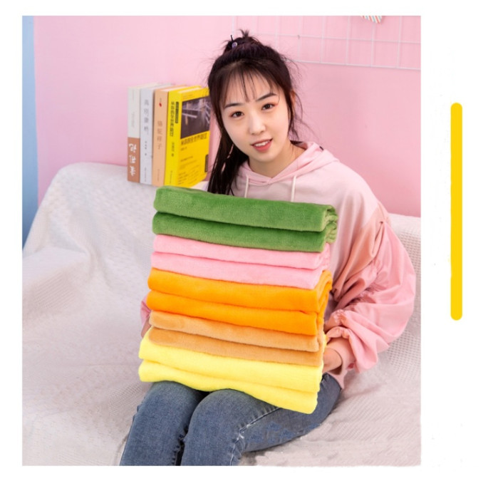 Chăn gối văn phòng thú bông có ủ tay