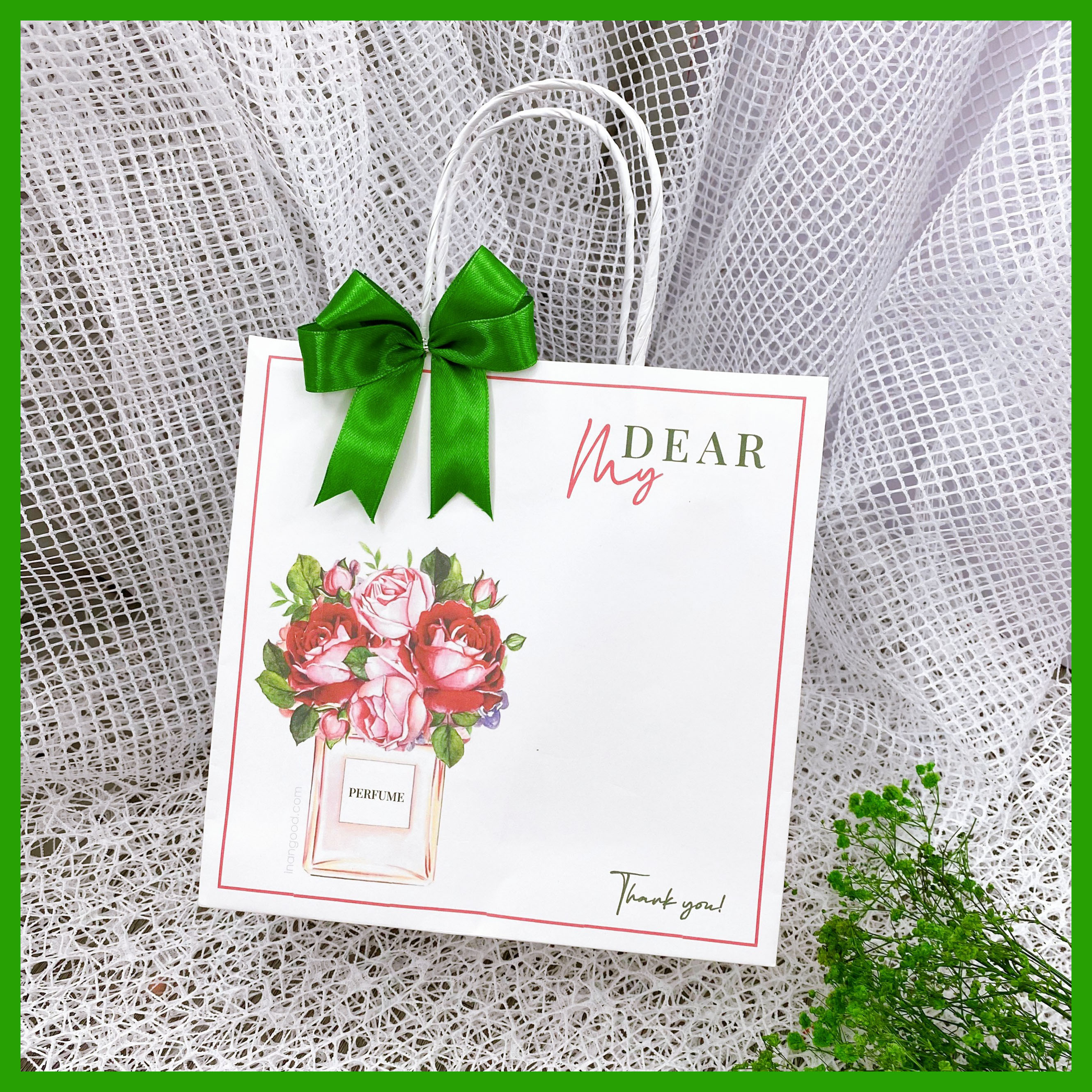 Túi giấy kraft mẫu nước hoa dành cho shop chuyên mỹ phẩm nước hoa, spa với nhiều kích thước tặng kèm nơ trang trí