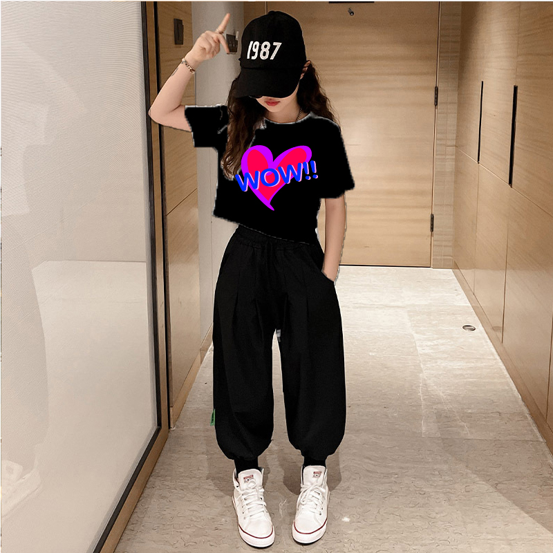 Bộ đồ nhảy bé gái hiphop áo croptop phối quần jogger dây rút, set bộ áo croptop trái tim hồng