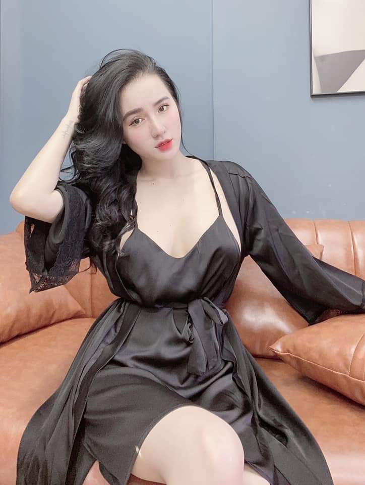 Hantu Sleepwear -Set áo choàng ren kèm váy ngủ cổ tim trơn mặc nhà sang trọng