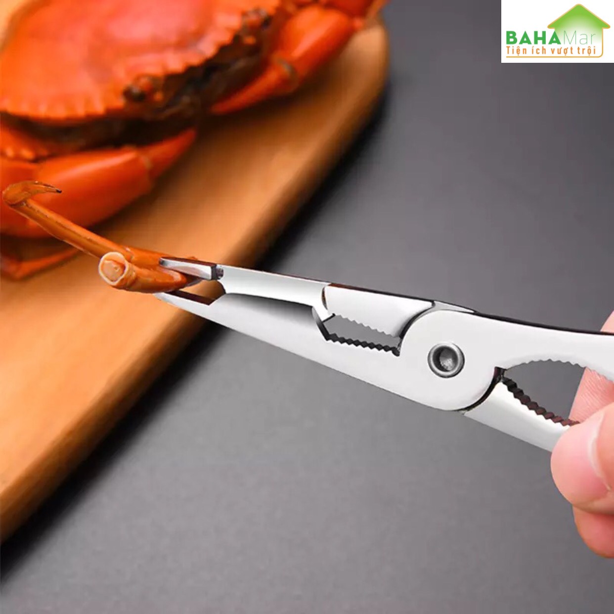 BỘ DỤNG CỤ ĂN CUA GHẸ - HẢI SẢN INOX TIỆN ÍCH CAO CẤP CÓ HỘP GỖ "BAHAMAR" thích hợp cho bất kỳ loại hải sản như tôm hùm, sò, ốc, cua và cũng có thể sử dụng khi ăn quả óc chó, hạnh nhân…