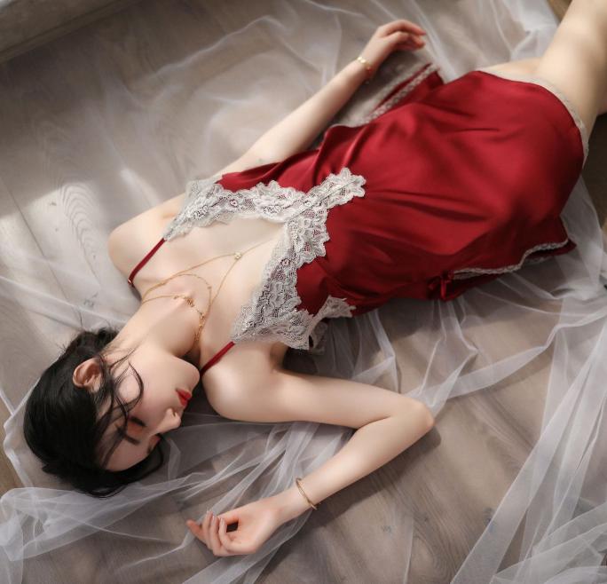 Đầm ngủ hai dây xẻ tà gợi cảm - Đỏ đô