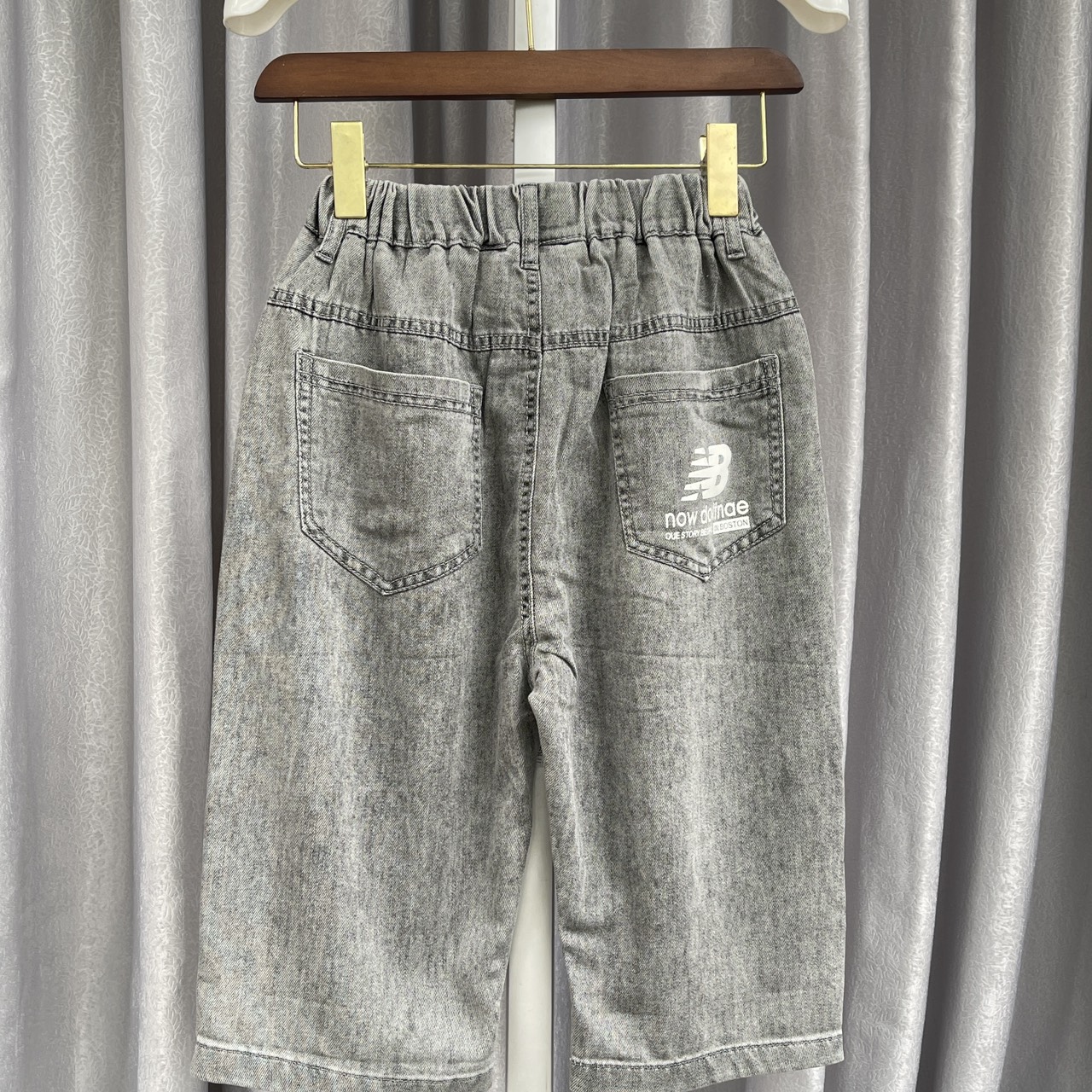 Quần bò bé trai lửng size đại, Quần jean trẻ em 10-16 tuổi in chữ NB vải mềm mại khỏe khắn thời trang