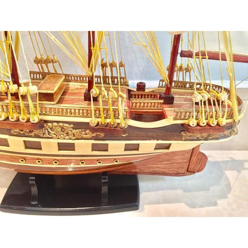 Mô hình thuyền buồm FRANCE - Thân tàu dài 40cm - Buồm Trắng Vàng - Gỗ Còng tự nhiên