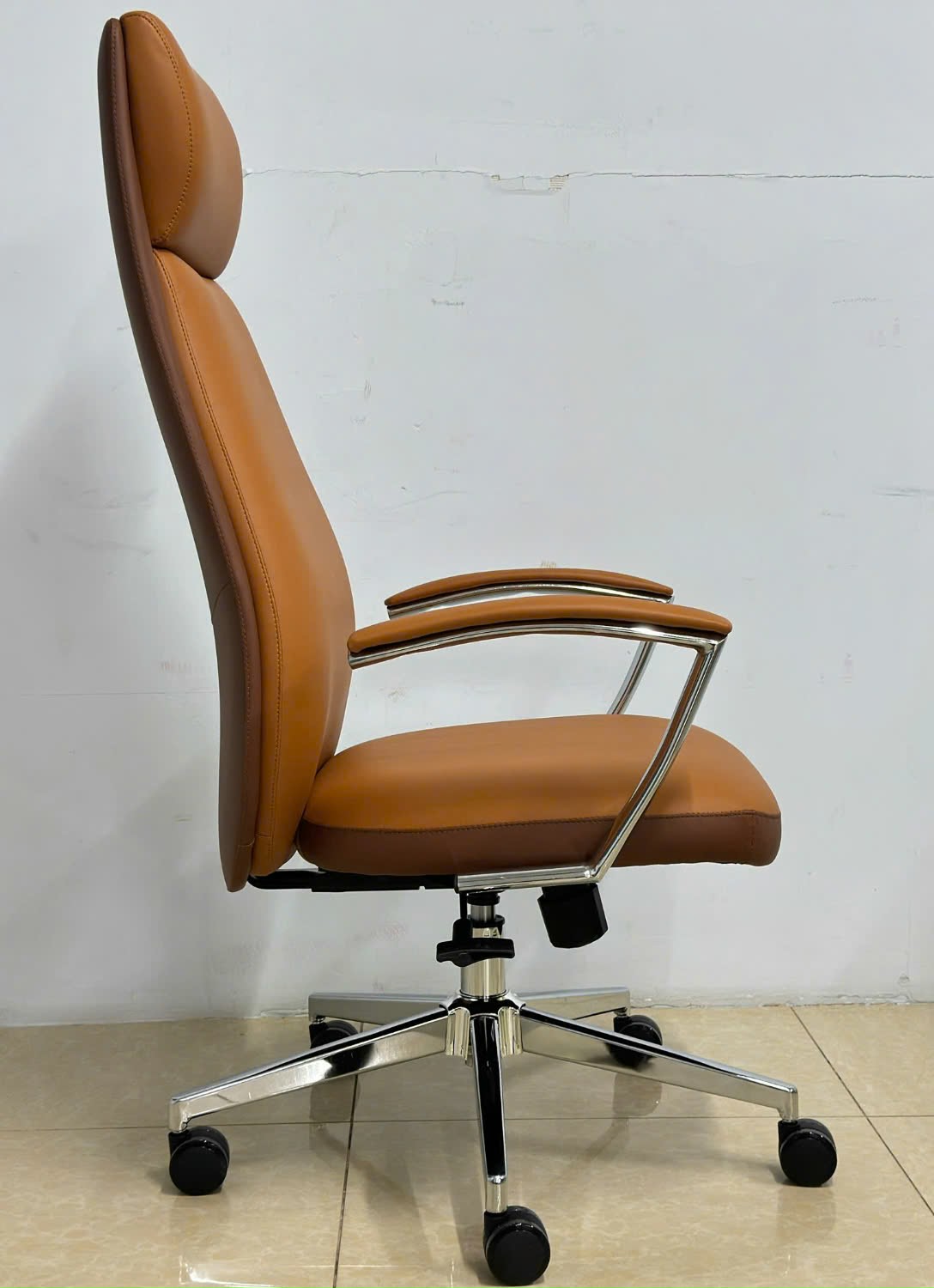 Ghế ngồi làm việc dành cho Sếp nữ CM4497-P Nội thất Capta Ghế xoay văn phòng nệm da PU cao cấp gật gù chân thép mạ cao tại tp hcm