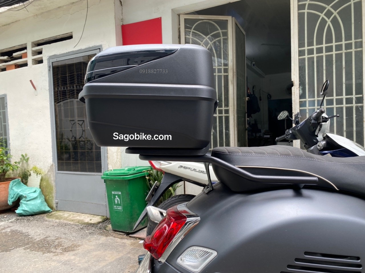 Thùng xe Vespa GTS, thùng Givi B32NB và baga givi SR GTS