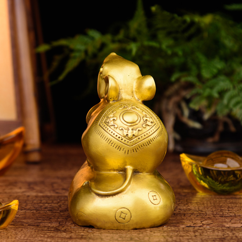 Tượng con chuột cưỡi bao tiền bằng đồng thau cỡ tiểu phong thủy Hồng Thắng