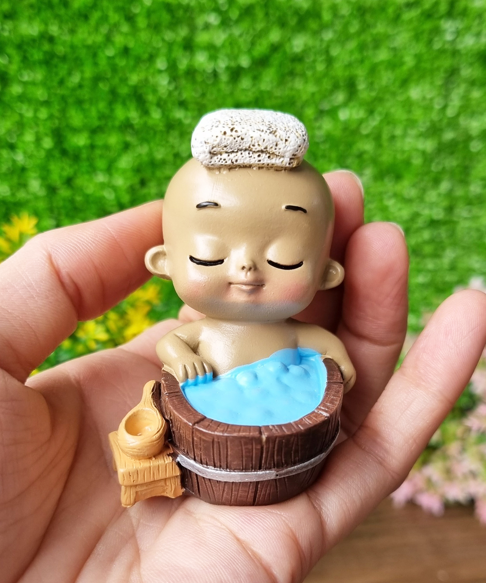 Tượng chú tiểu áo nâu nhí 7cm mẫu đi tắm cực kỳ đáng yêu