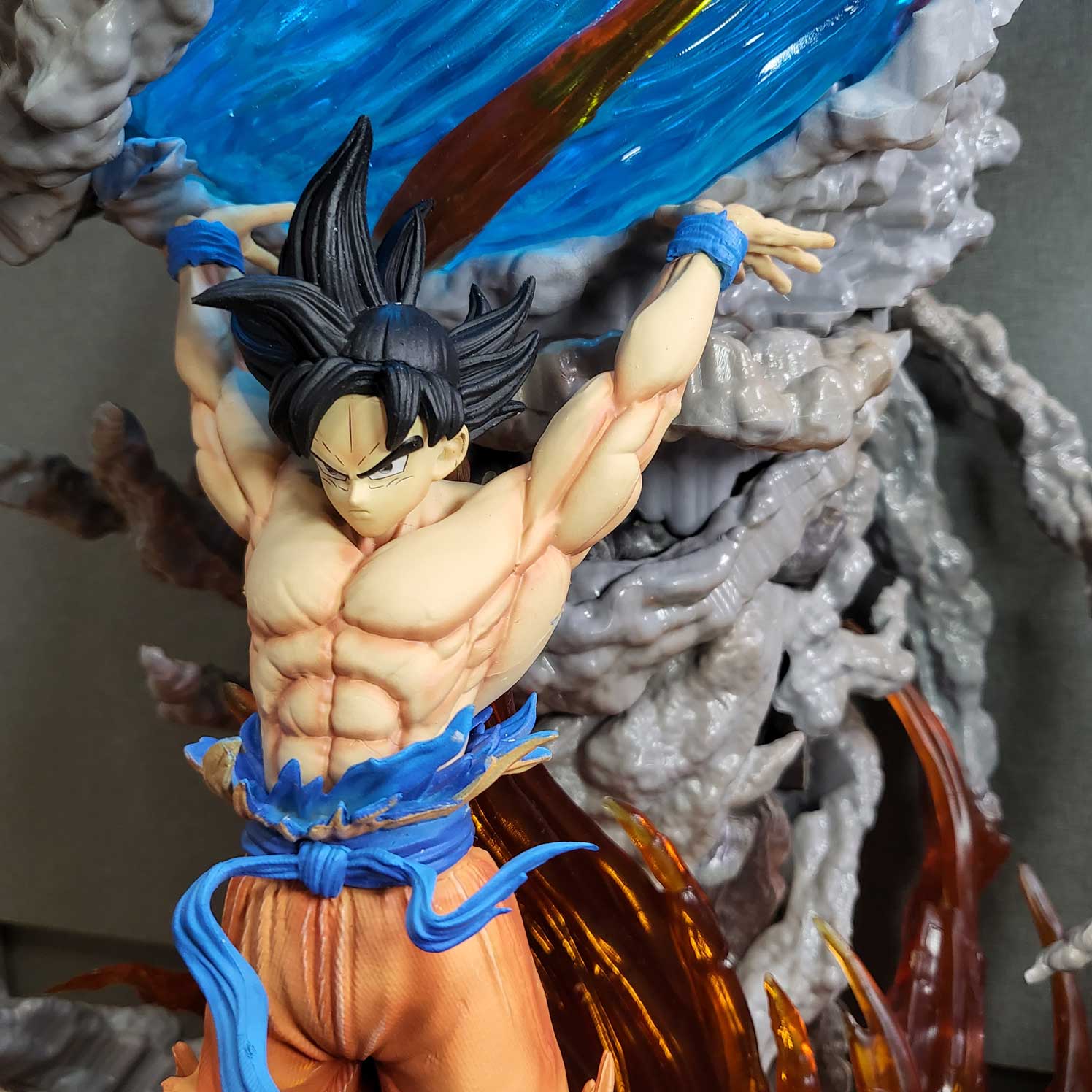 Mô hình Siêu to Son Goku nâng cầu 60 cm có LED - Dragon Ball