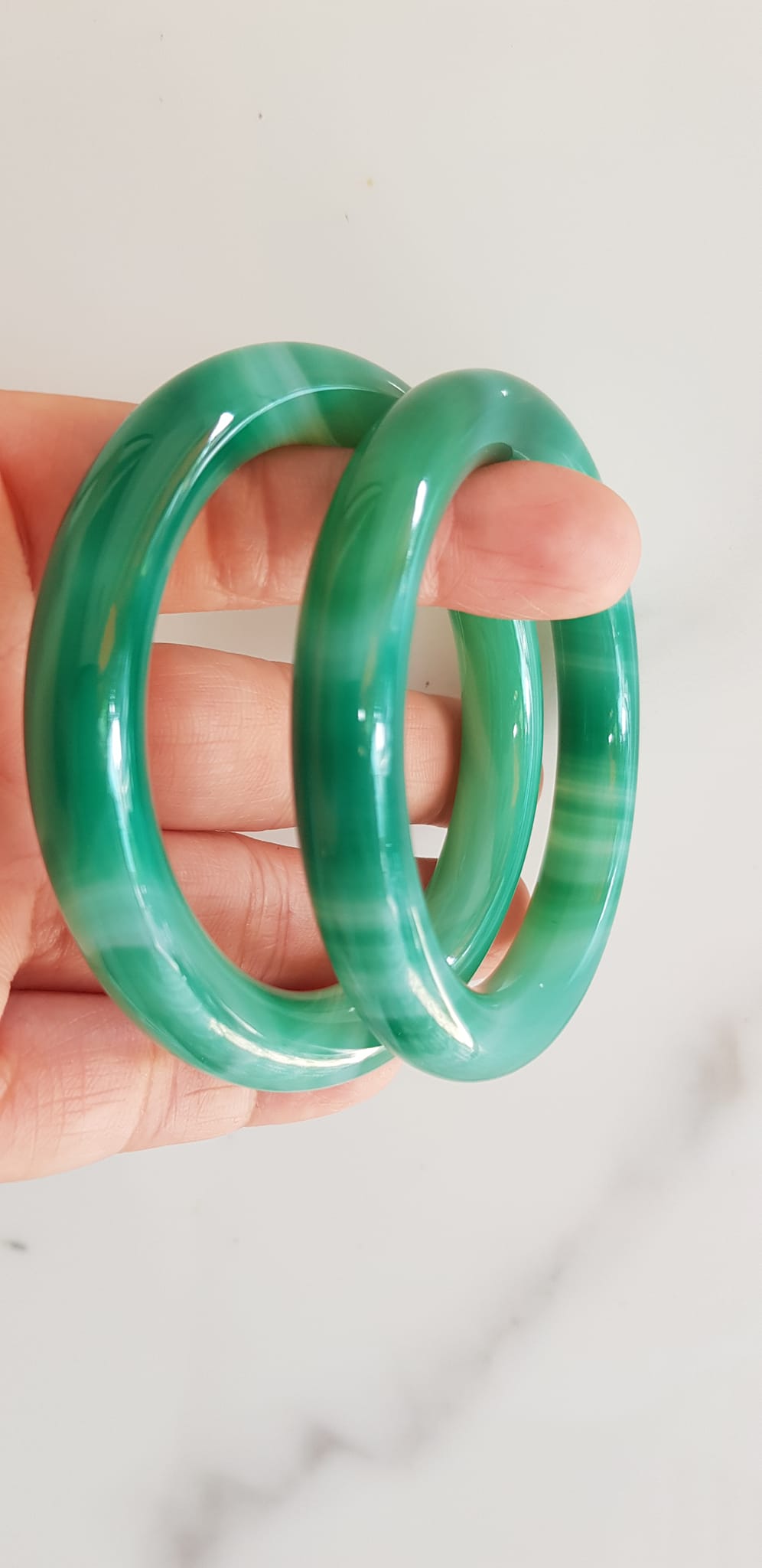 Vòng tay đá mã não xanh vân sọc trắng nhẹ mới Ni 53mm x cọng 9mm Vòng màu xanh ngọc đậm đều vân sọc đẹp ạ Nữ 52kg - 58kg đeo mệnh Mộc hỏa thủy ạ
