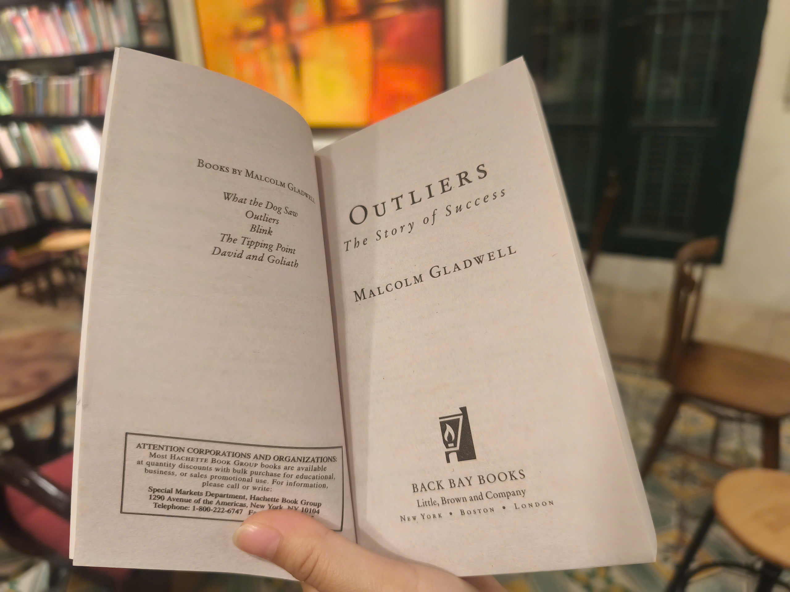 Sách - Outliers: The Story of Success by Malcolm Gladwell - Malcolm Gladwell, bestselling author