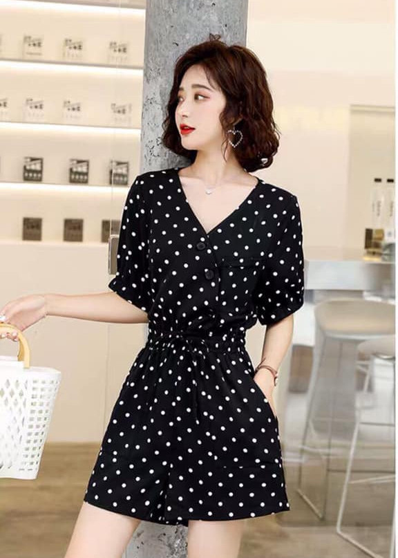 JUMPSUIT CHẤM BI NÚT XÉO