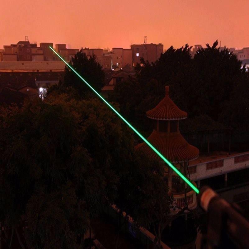 ĐÈN LASER 303 TIA XANH SIÊU SÁNG - Đèn Laser Siêu Mạnh-Đèn Laser 303 Tia Sáng Xanh Có kèm pin sạc theo sản - đèn pin siêu sáng - đèn pin mini - den pin cam tay - đèn bão - đèn cắm trại dã ngoại