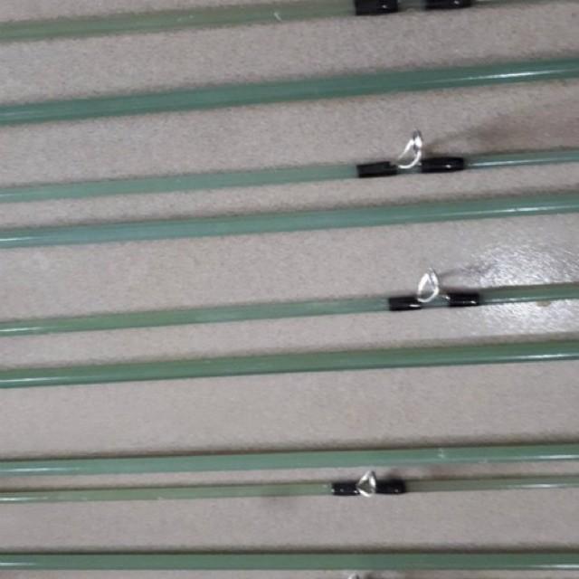 Cần câu 2 khúc đặc trong dài 2m7 cần cực khoẻ y hình