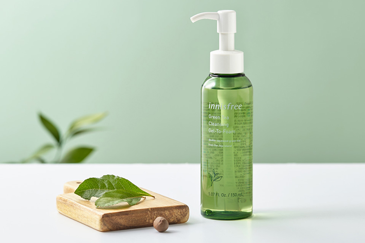 Gel tẩy trang kết hợp sữa rửa mặt từ trà xanh đảo Jeju Innisfree Green Tea Cleansing Gel-to-Foam 150ml - NEW