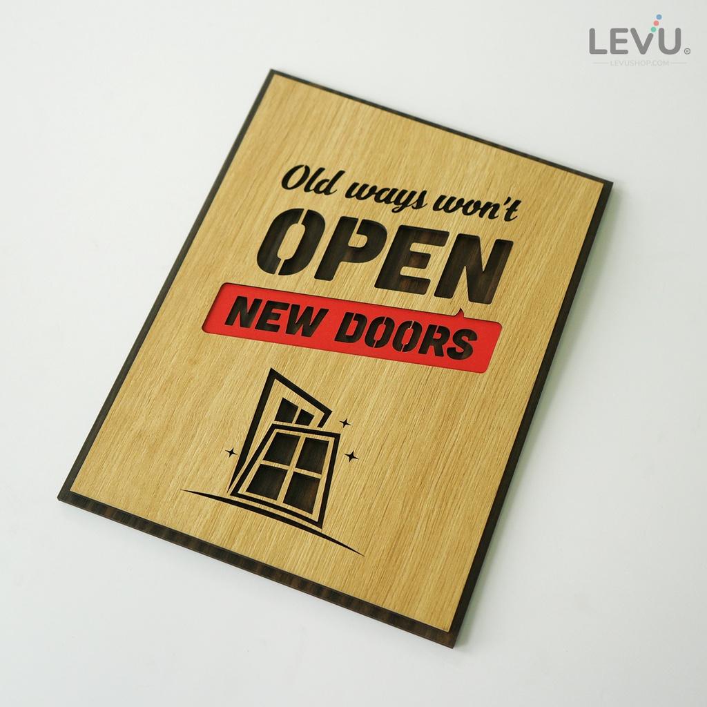 Tranh văn phòng tiếng Anh LEVU EN05 “Old ways won’t open new doors”