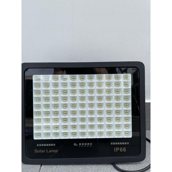 Đèn năng lượng mặt trời 200W mắt lồi sáng xa rộng sáng liên tục 12 tiếng chống nước IP67