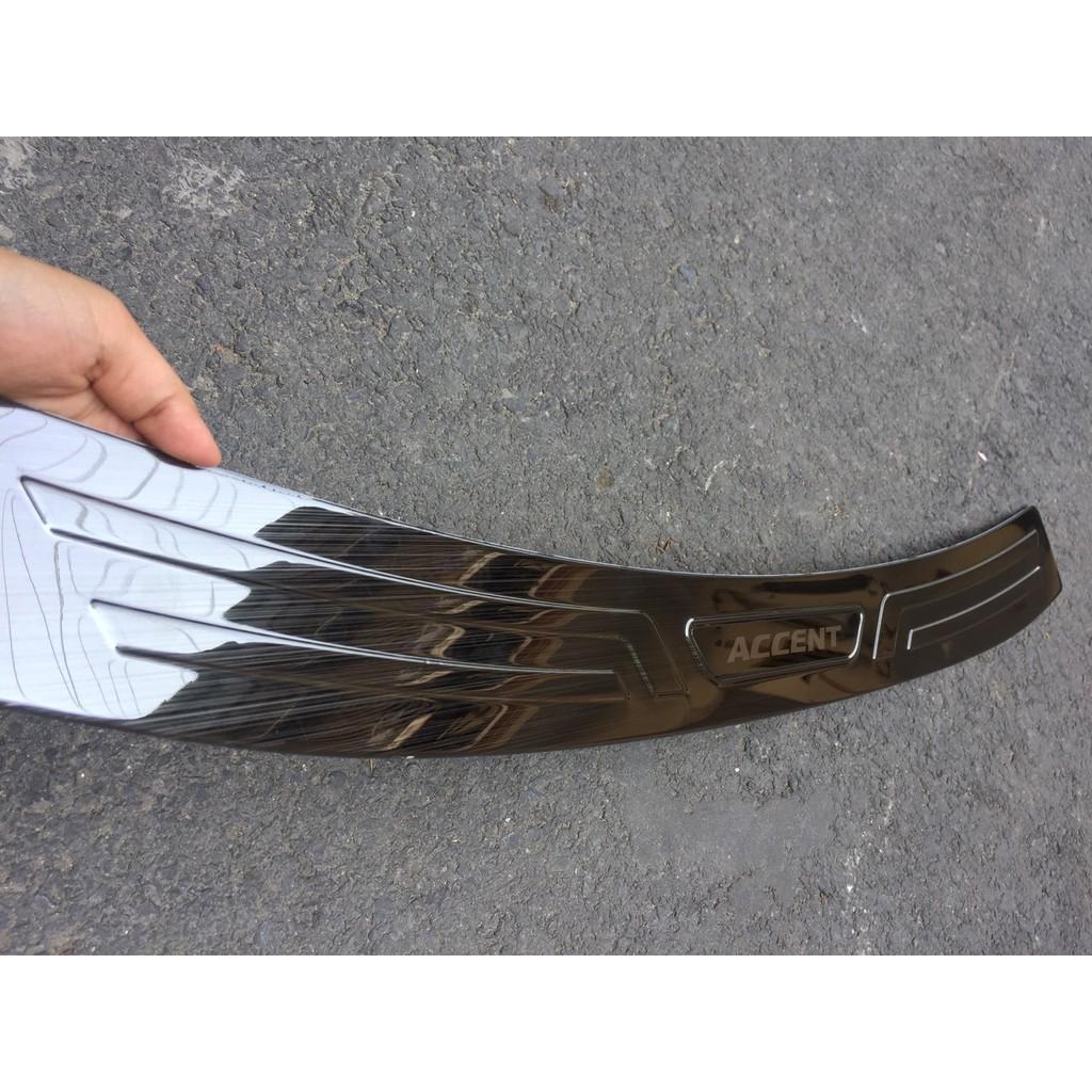 Chống trầy cốp ngoài xe Accent 2018-2019 2020- mẫu titan