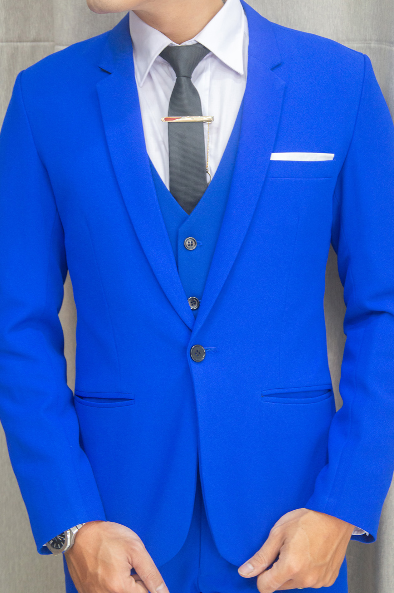 Bộ vest nam 1 nút và gile ôm body màu xanh coban chất liệu co dãn , thoáng mát tặng kèm combo phụ kiện
