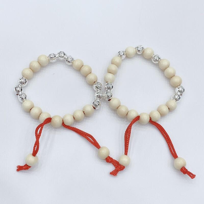 Vòng dâu mic bi bạc xinh xắn dành cho bé trai và bé gái.