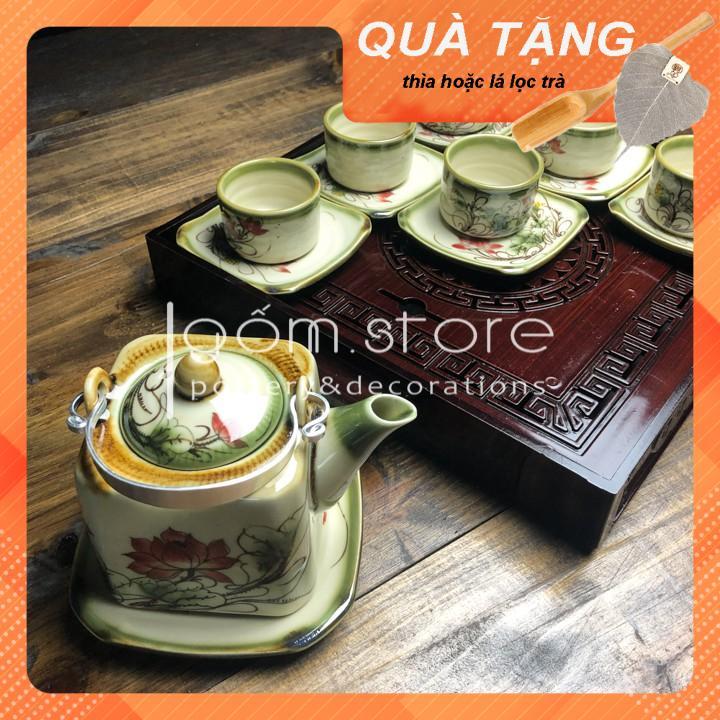Ấm trà Bát Tràng dáng vuông vẽ tay hoa sen
