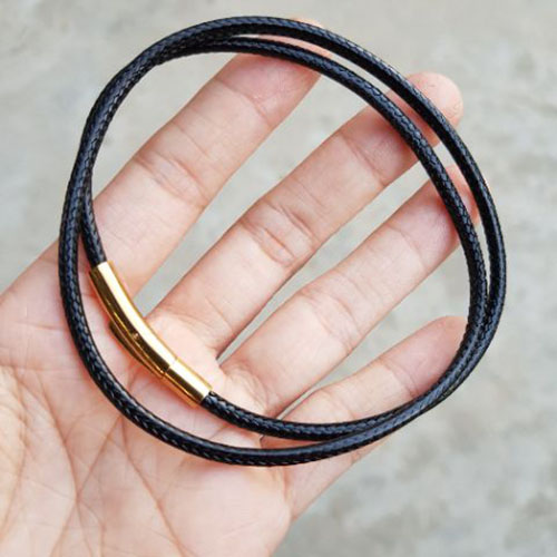 Dây da đeo cổ khóa vàng