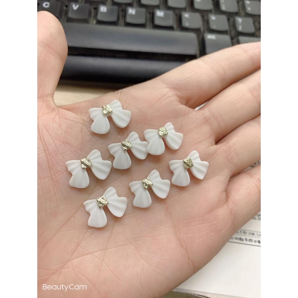 charm nơ đen trắng trang trí nail