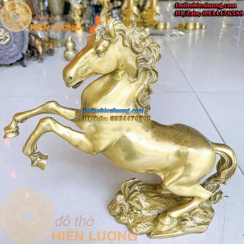 Tượng Ngựa Hí Màu Vàng Bằng Đồng Phong Thủy - Linh Vật Tuổi Ngọ