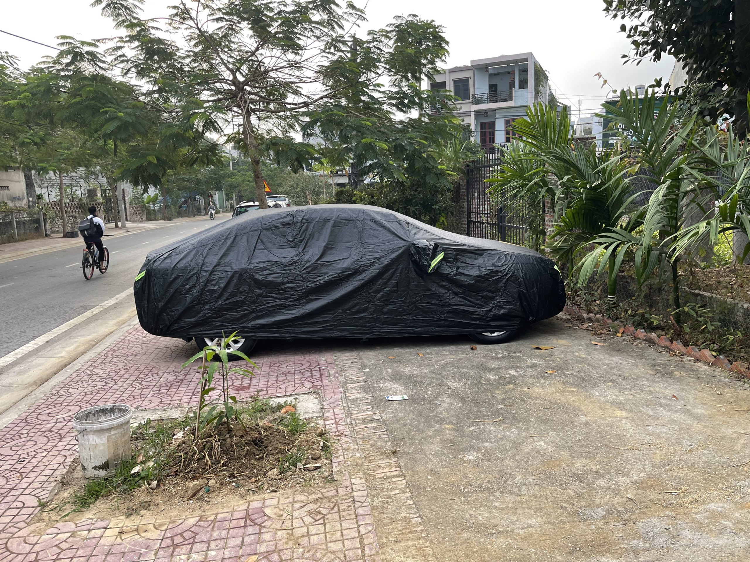 Bạt phủ ô tô dành cho Vinfast VF8 - màu đen  bạt phủ trong nhà và ngoài trời