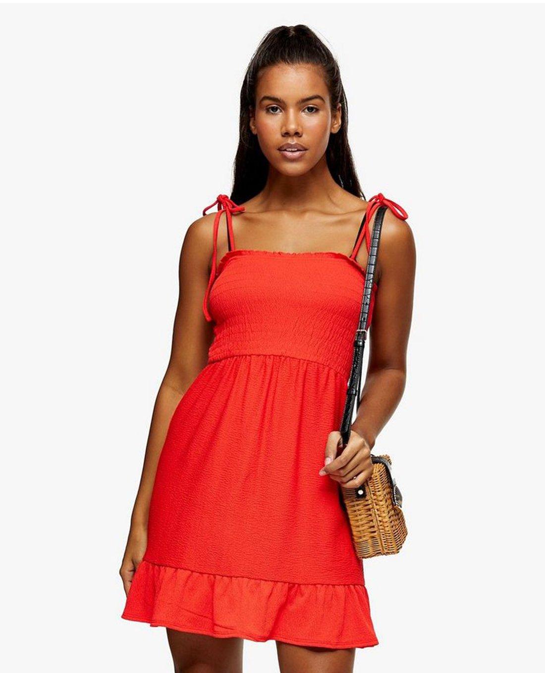 TOPSHOP - Đầm mini hai dây Red Shirred Flippy 10I38SRED