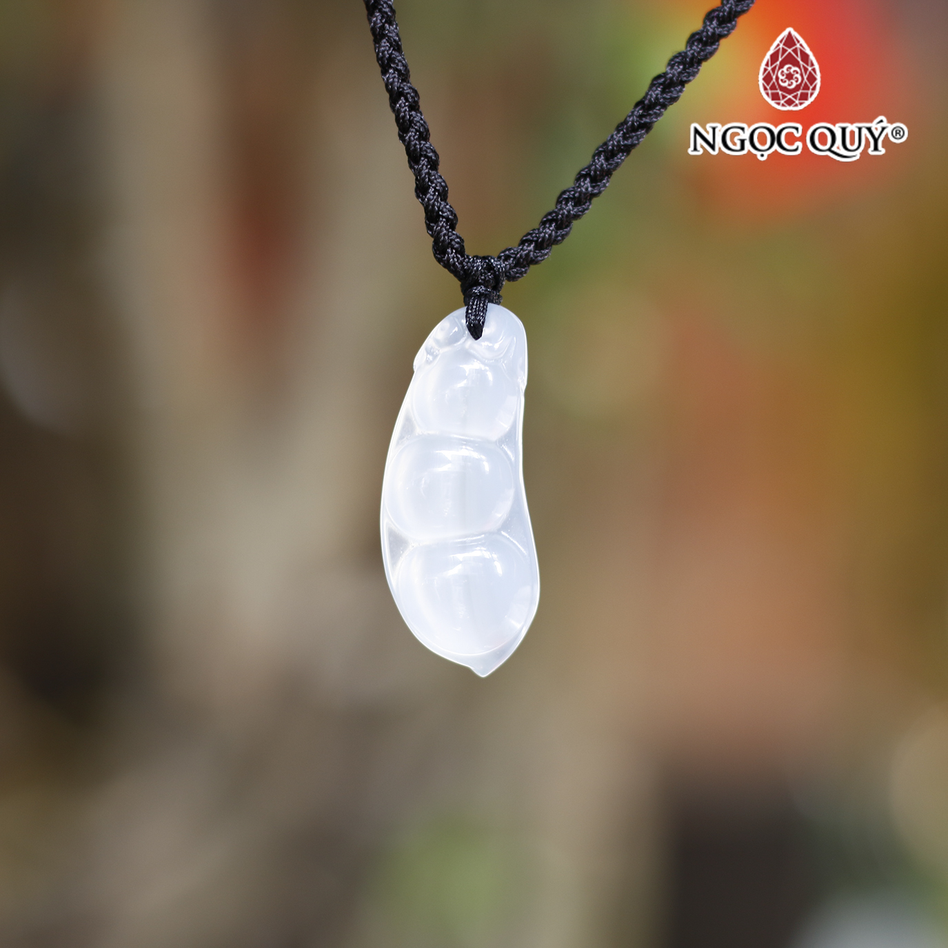 Mặt dây chuyền hạt đậu đá mã não trắng 3.6x1.4cm mệnh thủy, kim - Ngọc Quý Gemstones