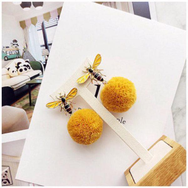 Bông Tai Lông Hình Ong Vàng Cá Tính