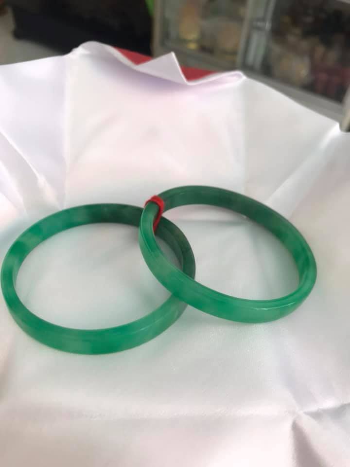 Cặp Vòng Cẩm Thạch Bản Vuông 52mm Xanh Ngọc Lý Đậm Bóng Đẹp Ni 52mm x cao 7mm x dầy 4mm Nữ Mạng Thủy Mộc Hỏa 50kg -> 56kg đeo ạ