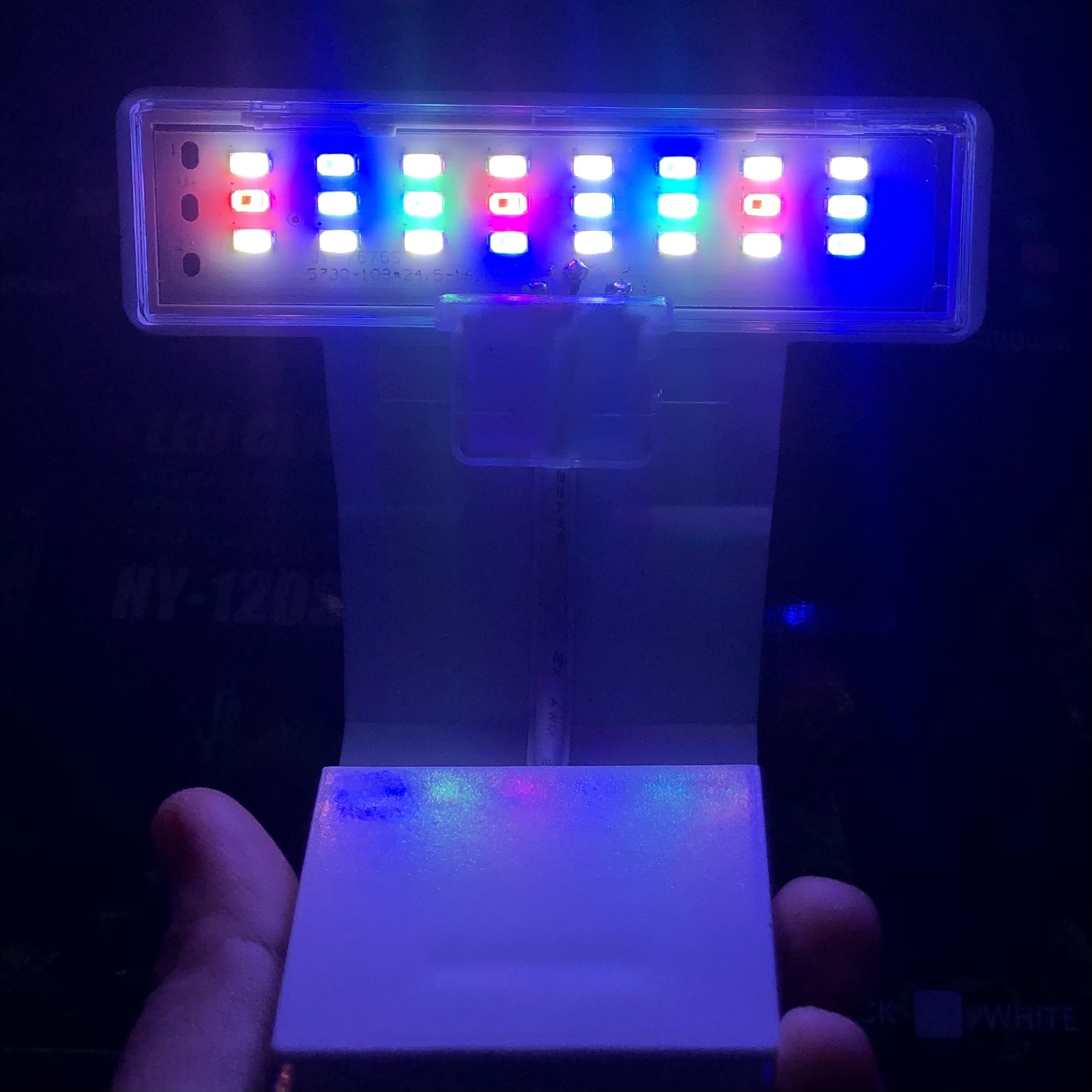 Đèn LED kẹp thành hồ cá, hồ thủy sinh ĐỔI MÀU 3 CHẾ ĐỘ từ 15 đến 30cm