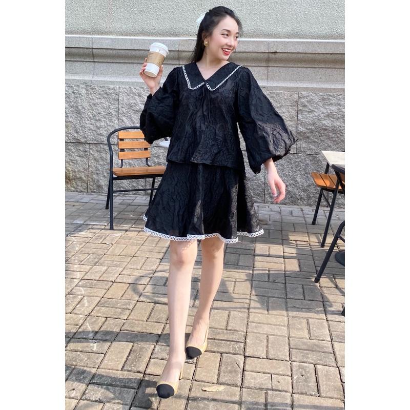 KIOBI - Váy Andrea form mini cơ bản, tùng xòe viền ren, lưng thun dây kéo, vải organza thêu đen - KIV2112143D