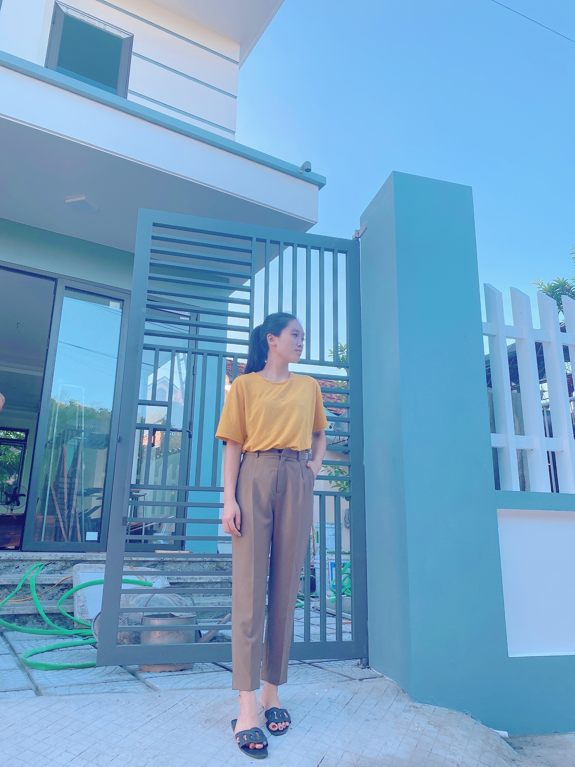 Quần vải dáng suông