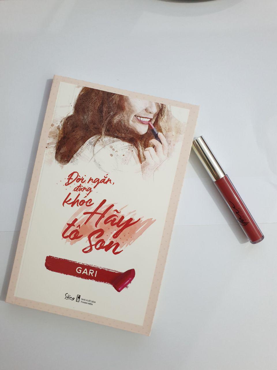 Sách Đời Ngắn Đừng Khóc Hãy Tô Son