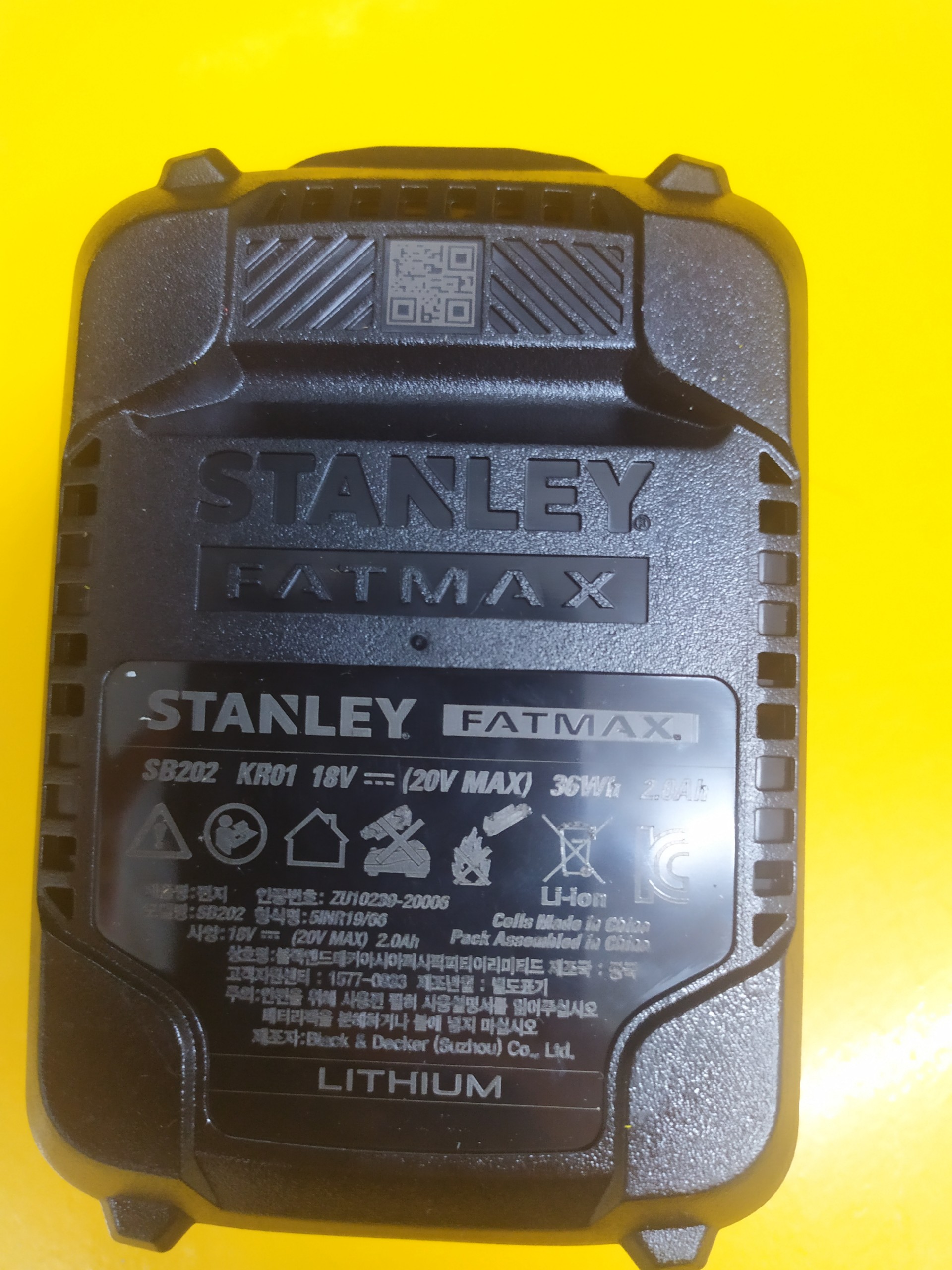 Pin li-ion cho máy khoan 20V Stanley SB202-KR  hàng Chính hãng