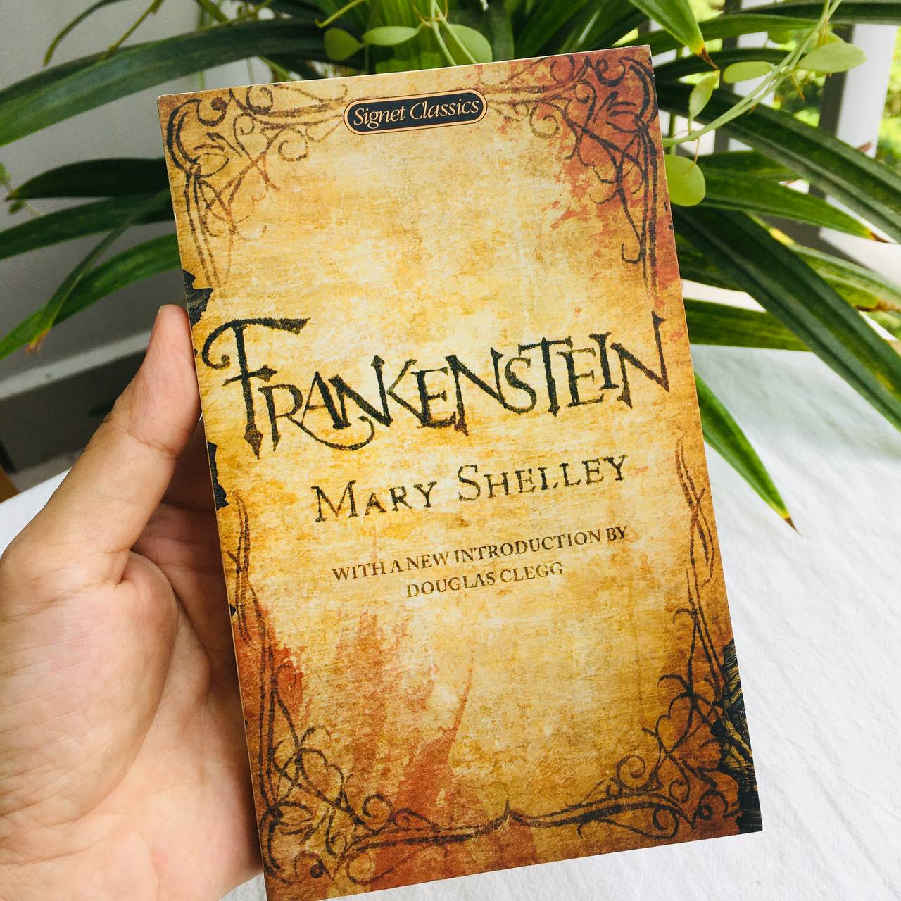 Signet Classics: Frankenstein (With A New Introduction by Douglas Clegg)