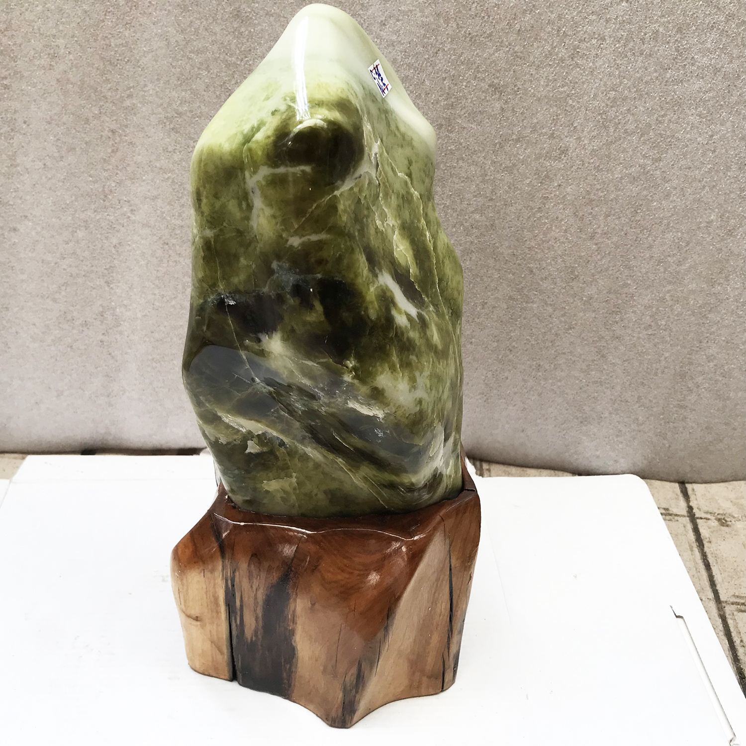 Cây đá phong thủy tự nhiên để bàn ngọc xanh serpentine cho người mệnh Hỏa và mộc nặng 5kg nhiều ngọc