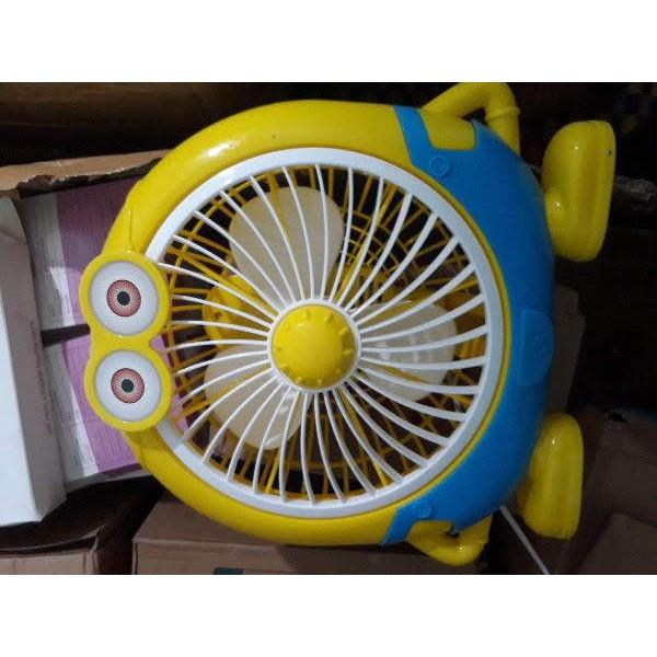 Quạt cắm điện hình minionn