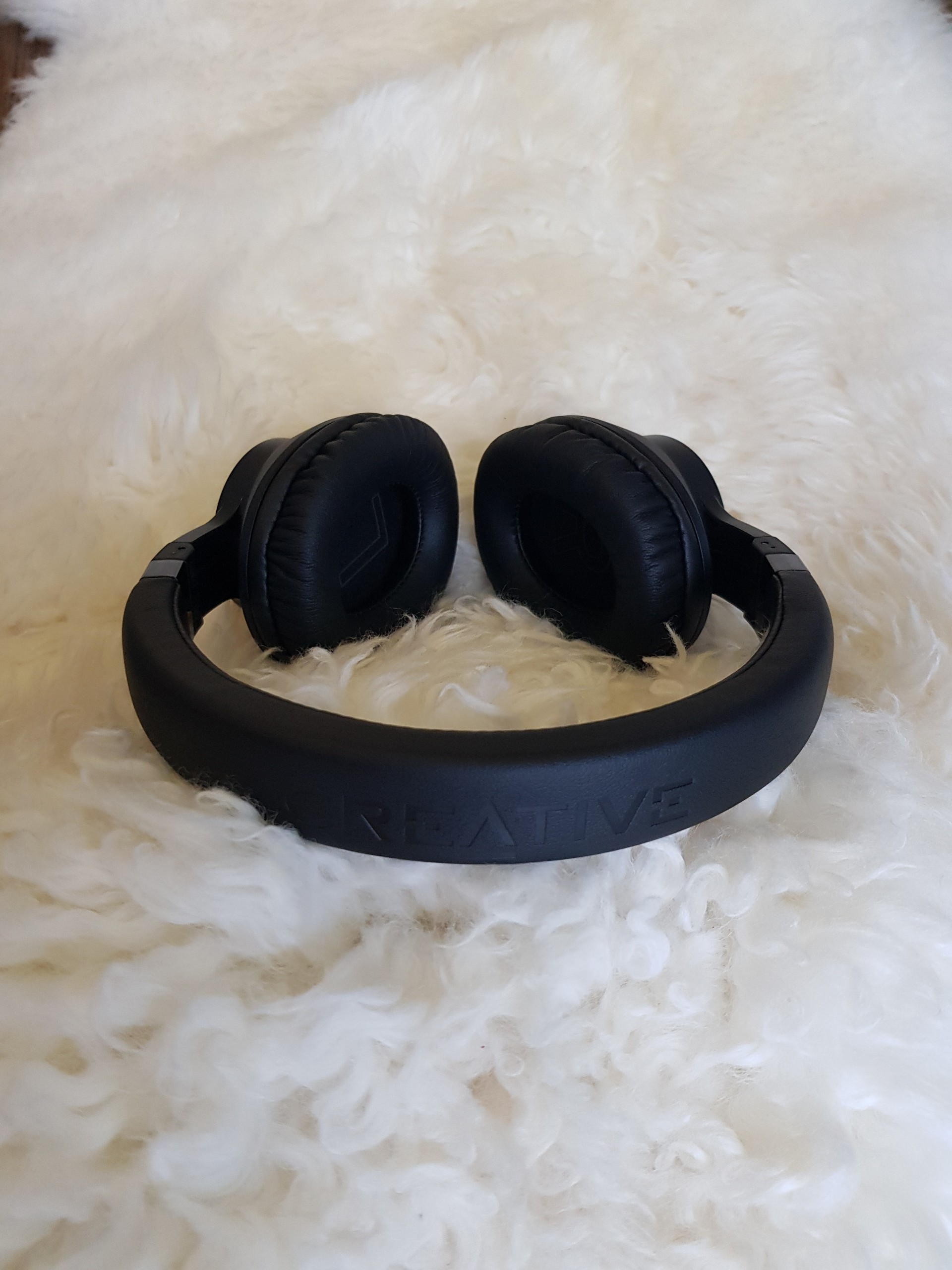 Tai Nghe Bluetooth Creative Outlier Black EF0770 Chính Hãng - Chụp Tai