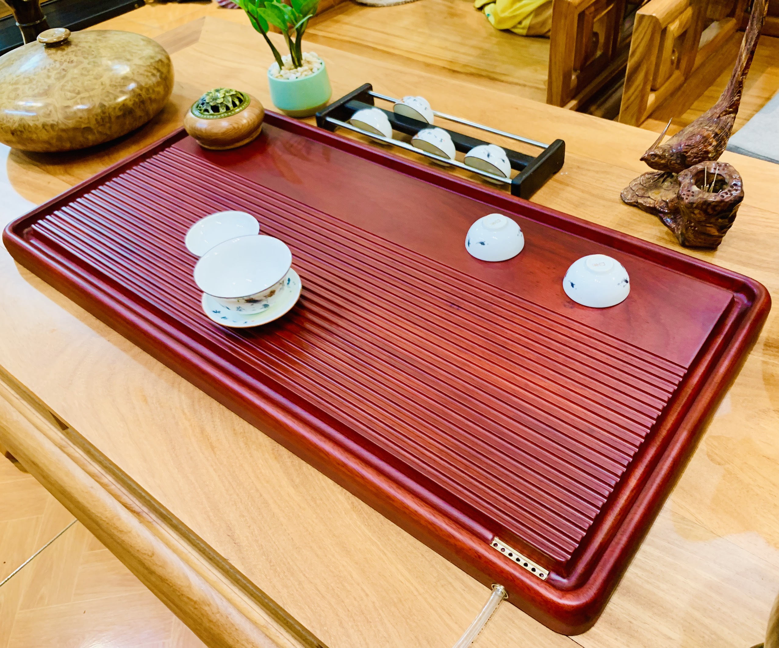 KHAY TRÀ PHÍP .GỖ HƯƠNG. MÃ KTH1P01. MẦU ĐỎ NÂU KÍCH THƯỚC 80X40CM