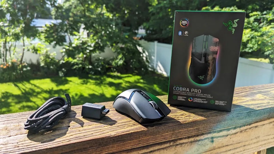 Chuột Gaming không dây Razer Cobra Pro - Hàng chính hãng