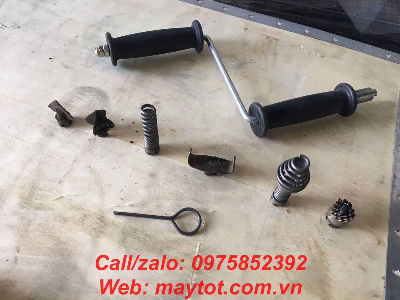 Dây thông tắc cống lò xo dùng tay quay