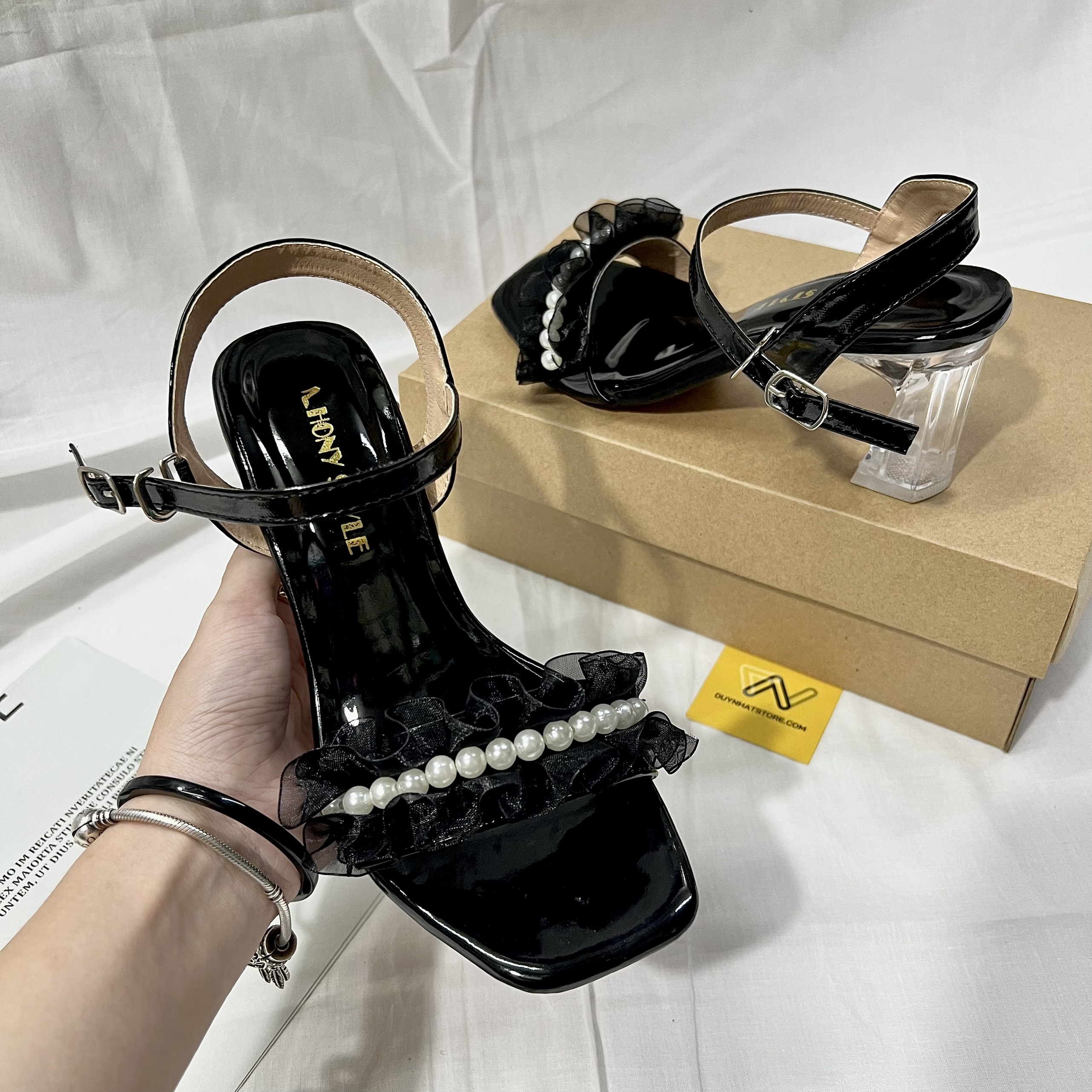 Giày Sandal Cao Gót 7cm Duy Nhật Store Phối Hàng Ngọc Nhún Gót Vuông Trong Sang Trọng Đơn Giản Thanh Lịch Màu Đen Trắng