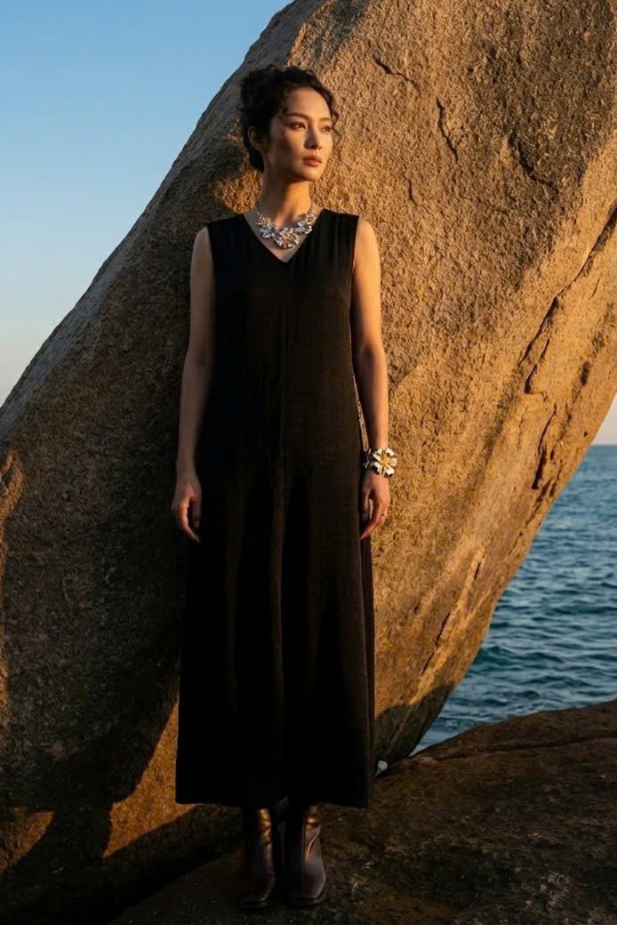 Đầm Maxi Dáng Suông Lụa Đen Hải Thạch Dre202 thời trang thiết kế Hity