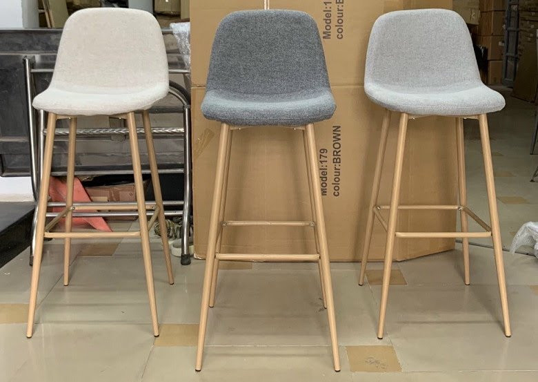 Ghế quầy bar màu xám nhạt cố định cao 75cm CB2151-F Nội thất Capta.vn Ghế đảo bếp nệm bọc vải bố màu xám nhạt có lưng tựa chân sắt sơn vân gỗ