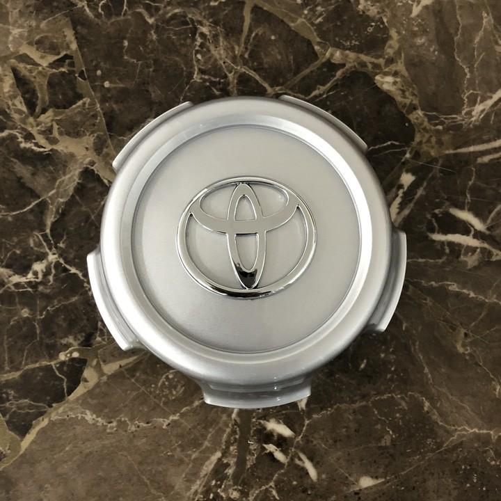Logo chụp mâm, ốp lazang bánh sau xe ô tô Toyota Land Cruiser 1998-2002: Mã sản phẩm TY-031