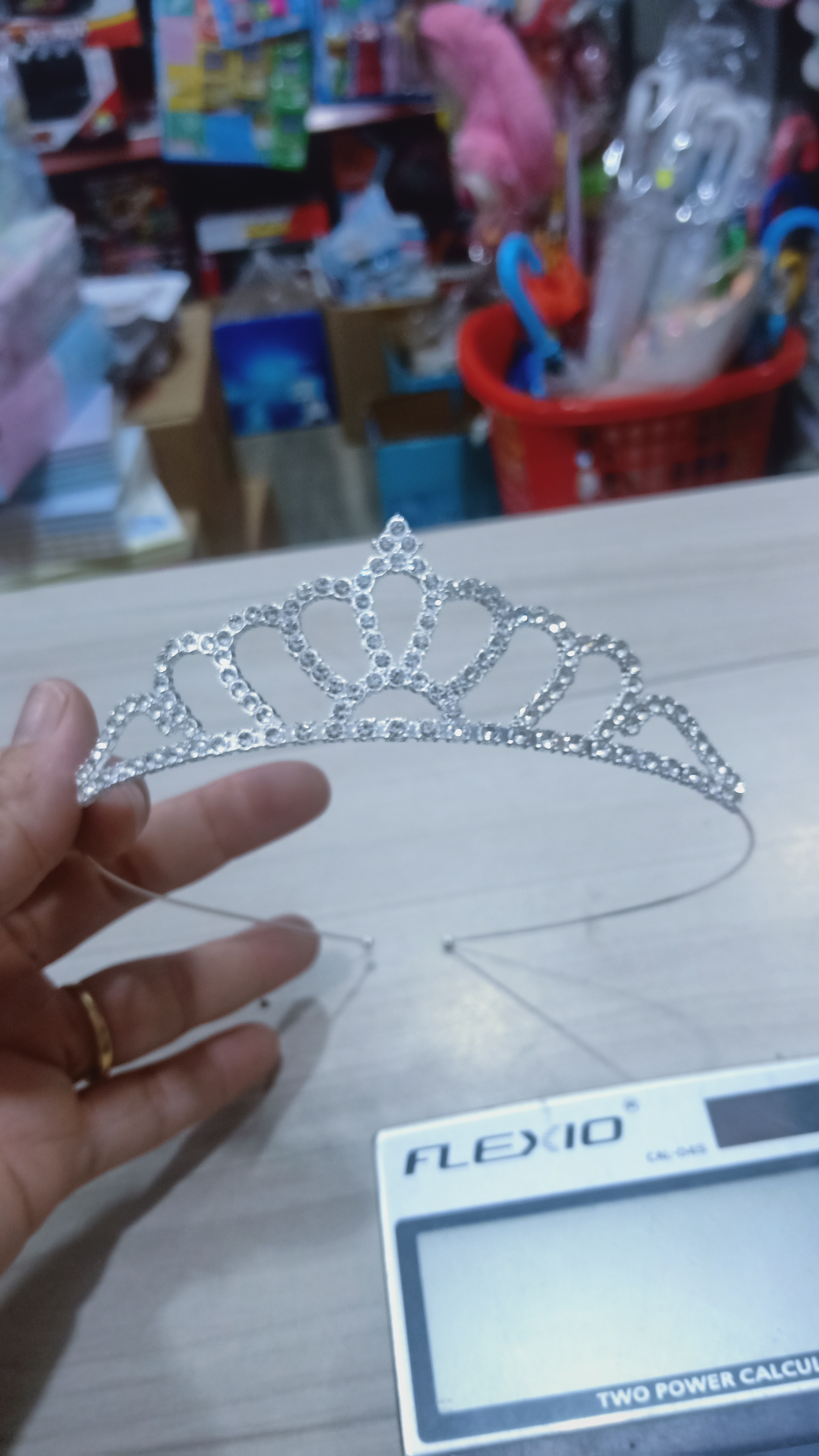 Vương miện công chúa đính đá lấp lánh cho bé gái phối đầm dự tiệc siêu lung linh – P137